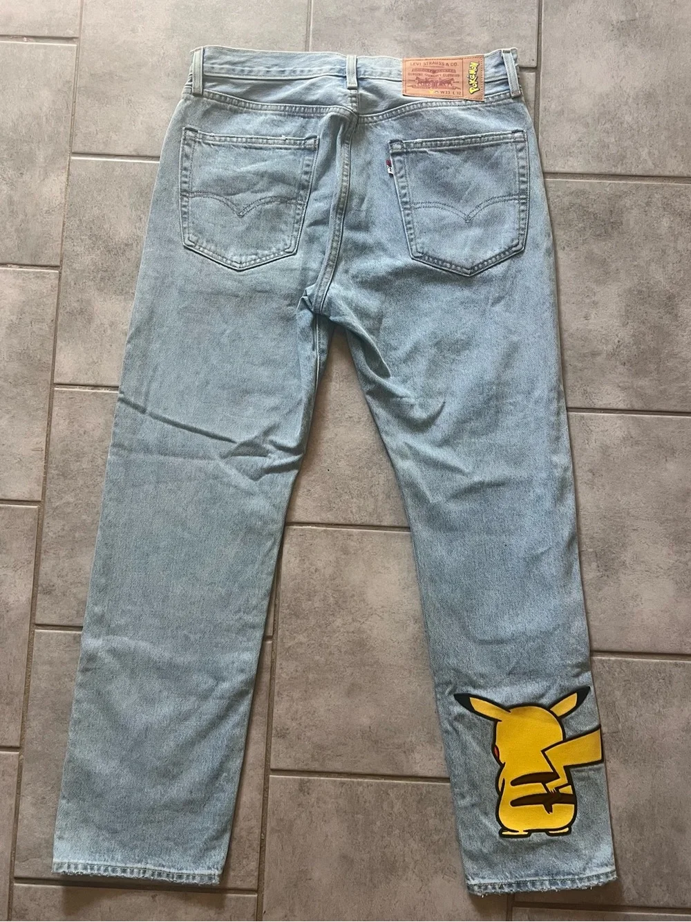 Levis x Pokemon Pikachu 551 Z Authentic Straight Jeans Men's Sz 33 x 32 Rare New - Picture 2 of 5